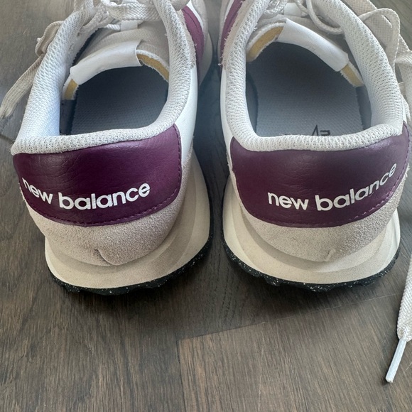 New Balance Women's 237 V1 Sneakers Excellent Condition - Picture 3 of 5